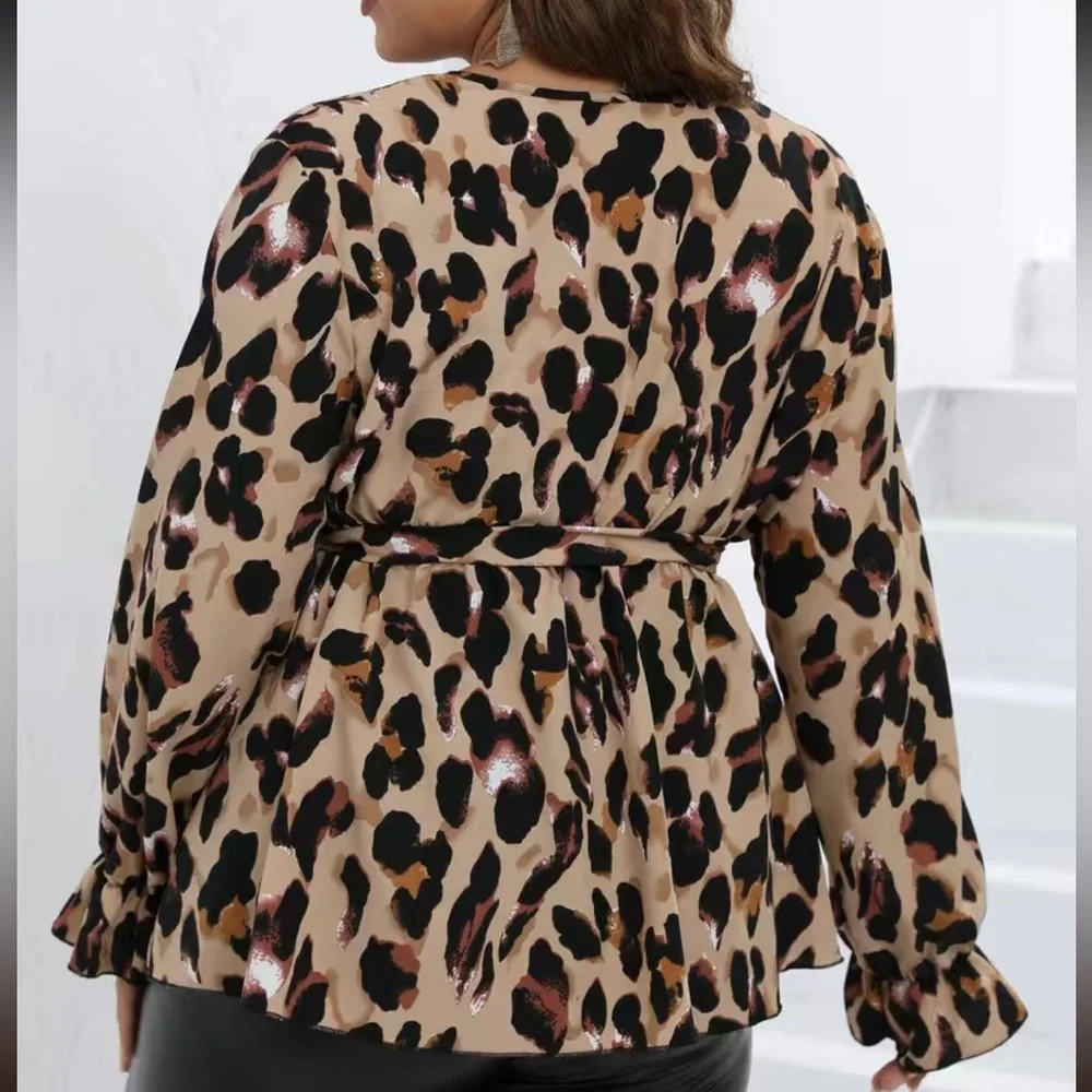 〰️Leopard Ruffle Blouse〰️ - Picture 2 of 5